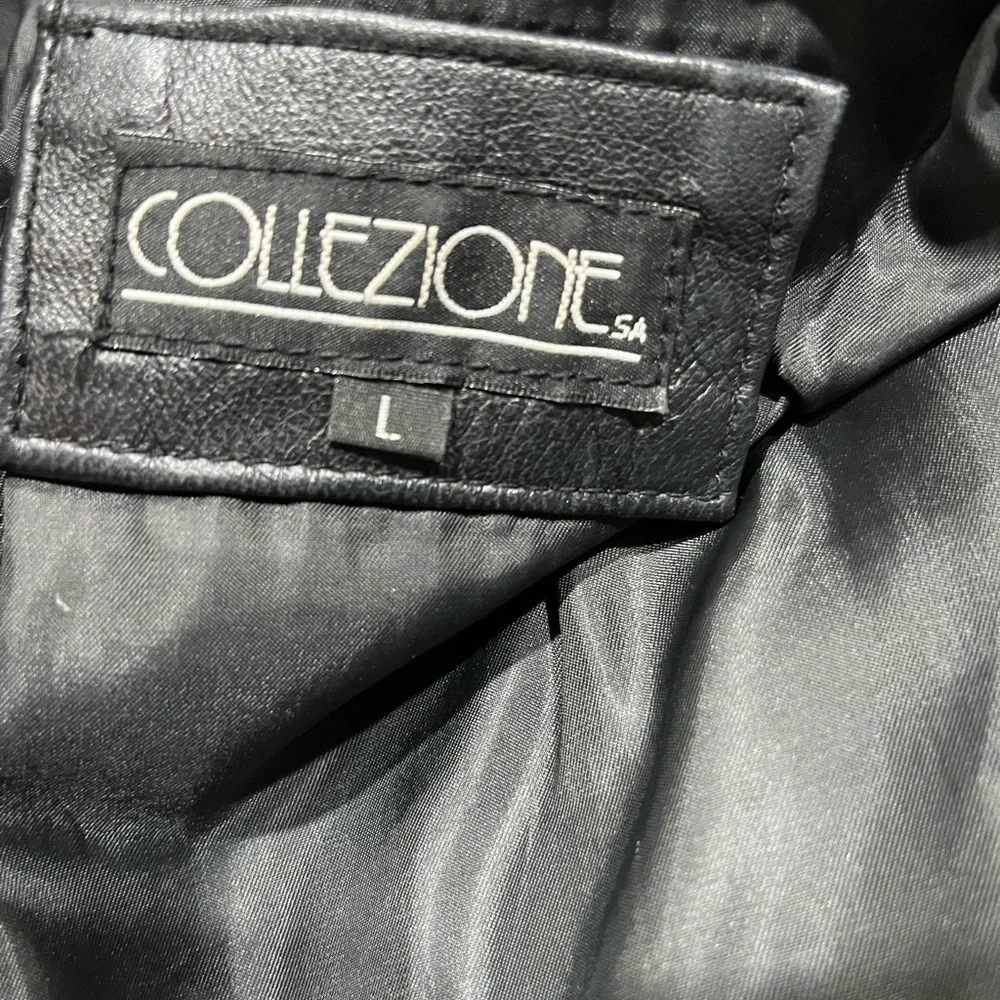 Women's Classic Black Leather Jacket - Picture 6 of 7